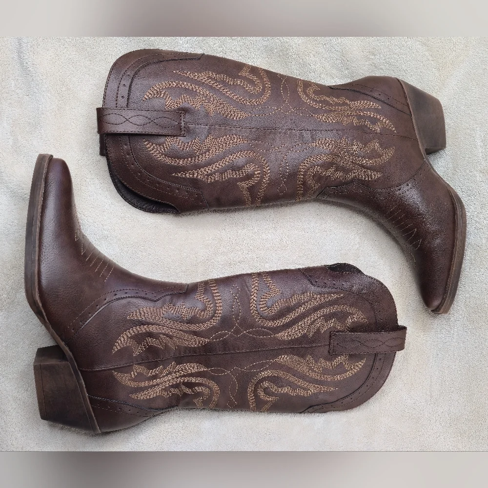 Brown Cowgirl Boots - Picture 6 of 16